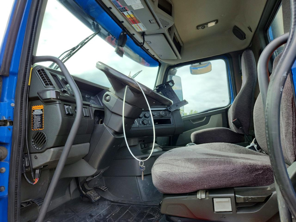 Volvo VNL SEMI TRUCK 2022 — Copart