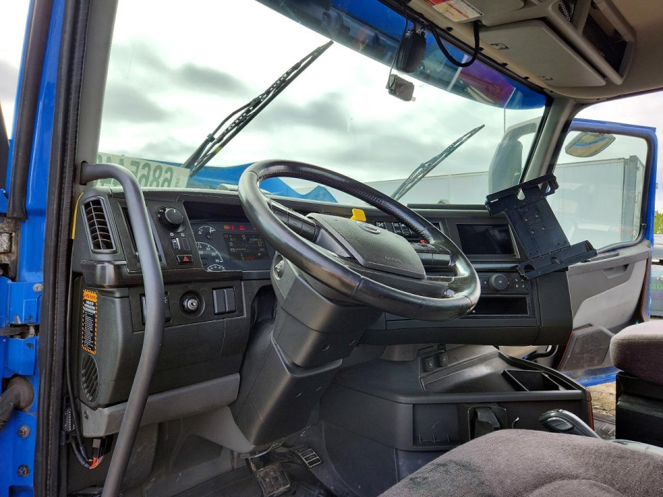 Volvo VNL SEMI TRUCK 2022 — Copart