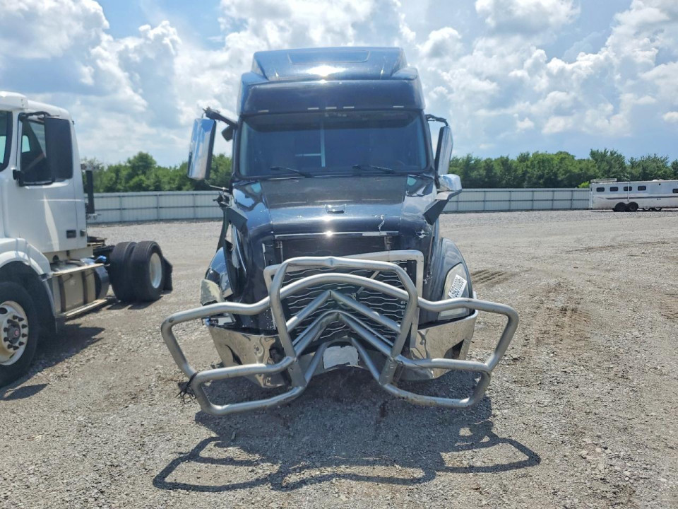 Volvo VNL (4) - SEMI TRUCK 2020 — Copart
