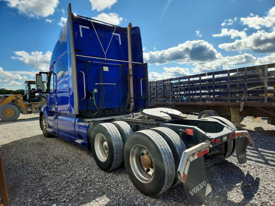 Volvo VNL SEMI TRUCK 2020 — Copart
