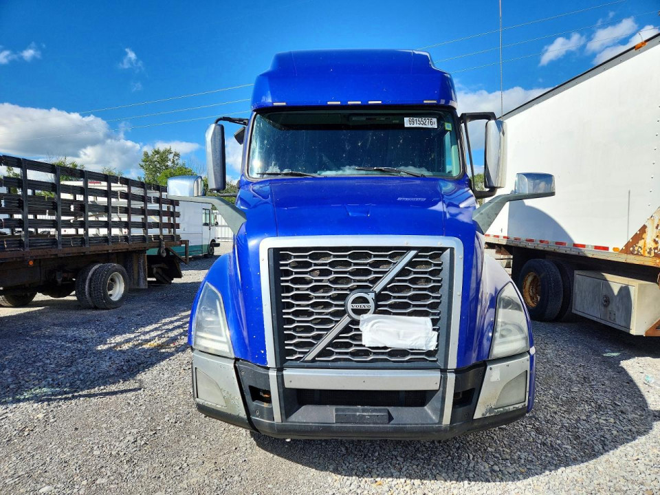 Volvo VNL SEMI TRUCK 2020 — Copart
