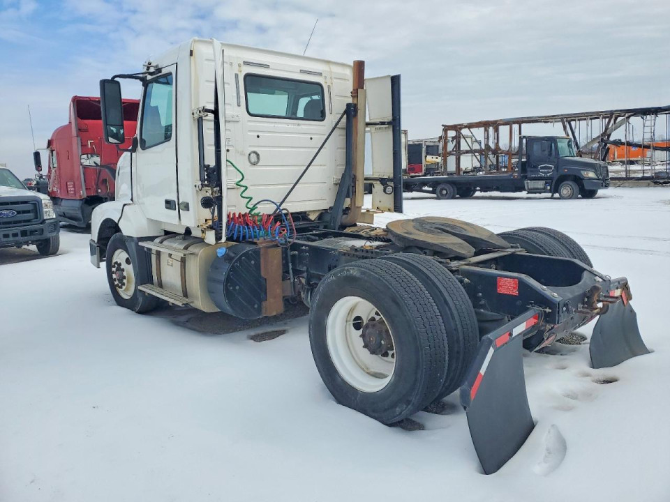Volvo VNL SEMI TRUCK 2016 — Copart