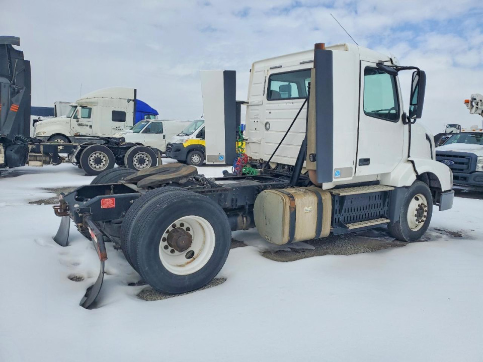 Volvo VNL SEMI TRUCK 2016 — Copart