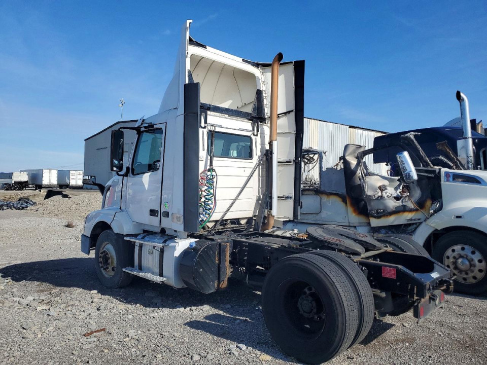 Volvo VNL SEMI TRUCK 2016 — Copart