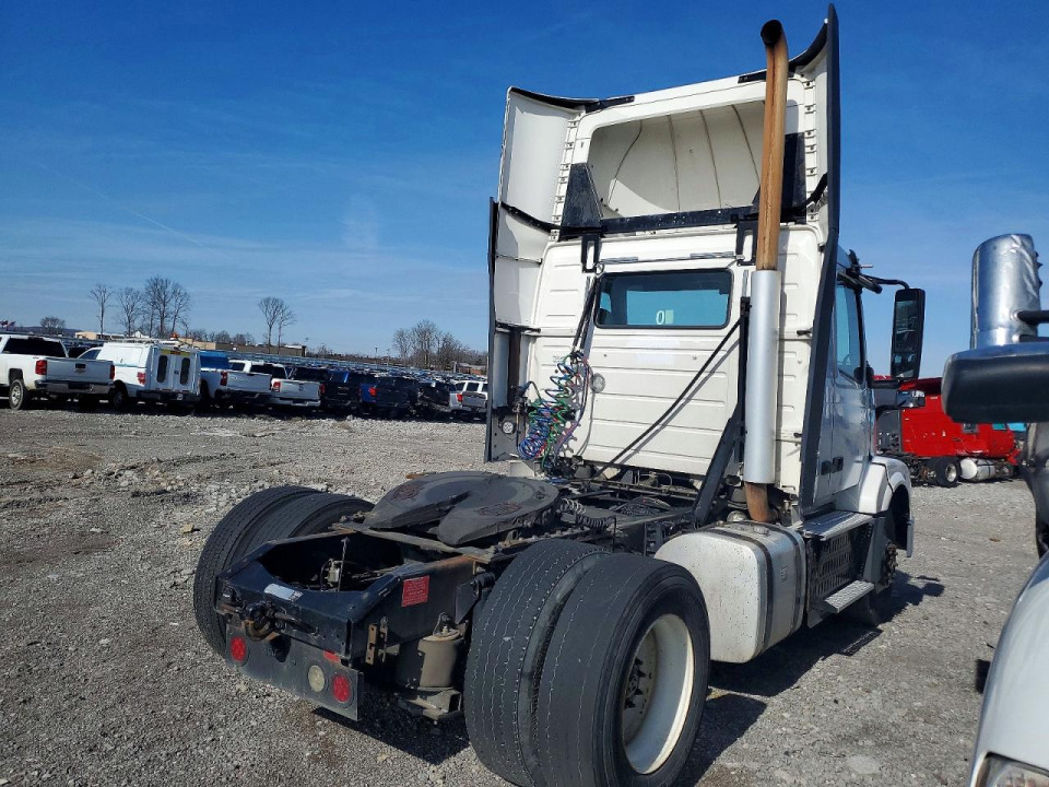 Volvo VNL SEMI TRUCK 2016 — Copart