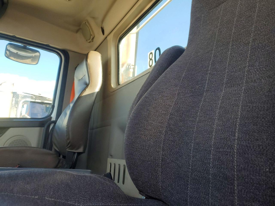 Volvo VNL SEMI TRUCK 2016 — Copart