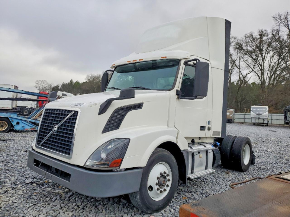 Volvo VNL SEMI TRUCK 2017 — Copart