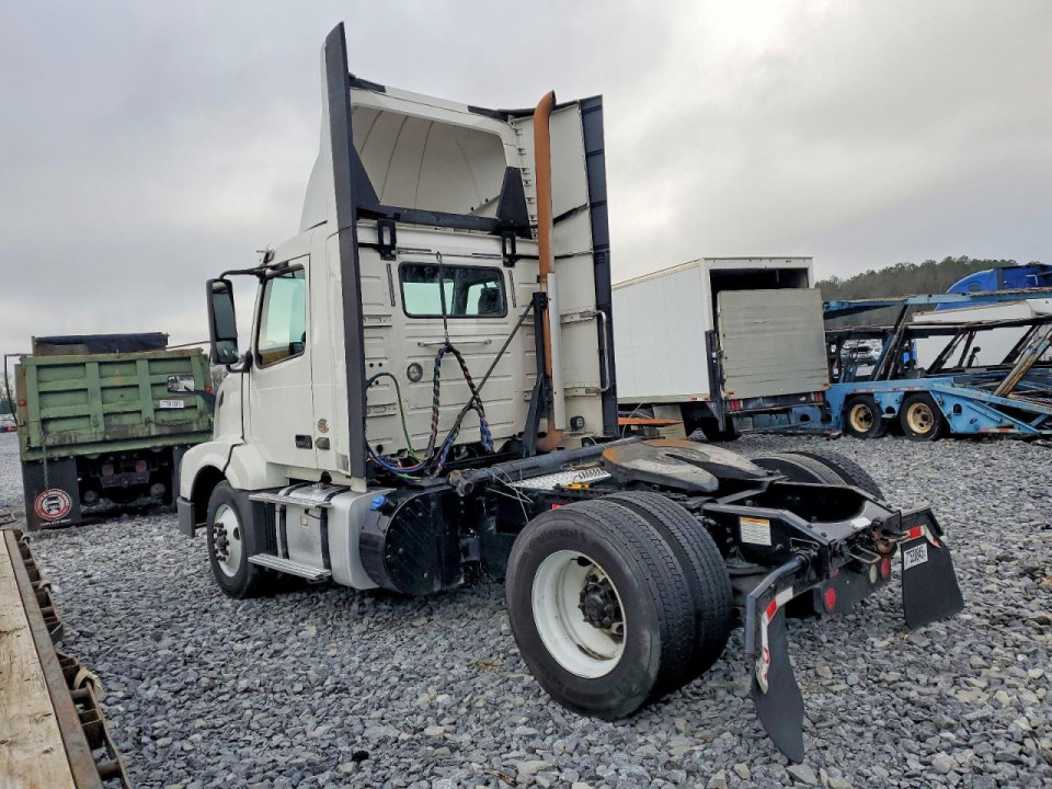 Volvo VNL SEMI TRUCK 2017 — Copart