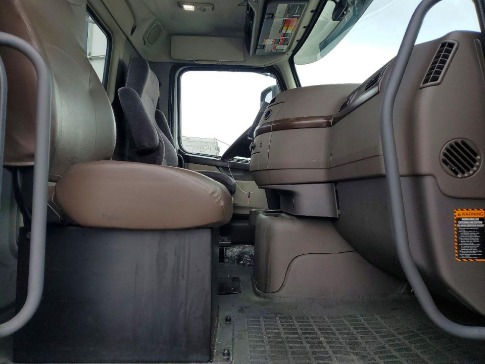 Volvo VNL SEMI TRUCK 2017 — Copart