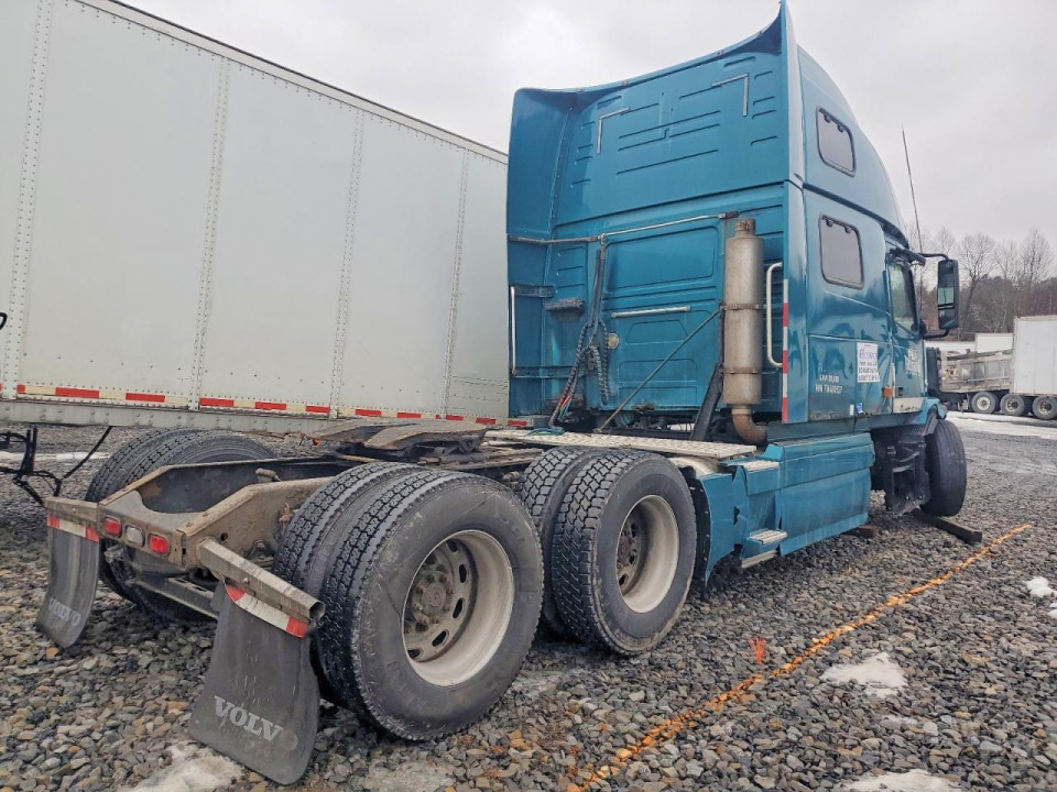 Volvo VNL SEMI TRUCK 2007 — Copart
