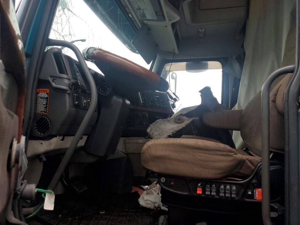 Volvo VNL SEMI TRUCK 2007 — Copart