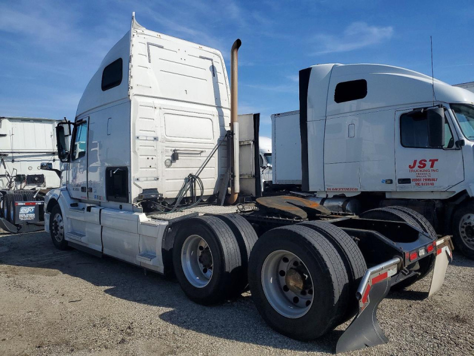Volvo VNL SEMI TRUCK 2018 — Copart