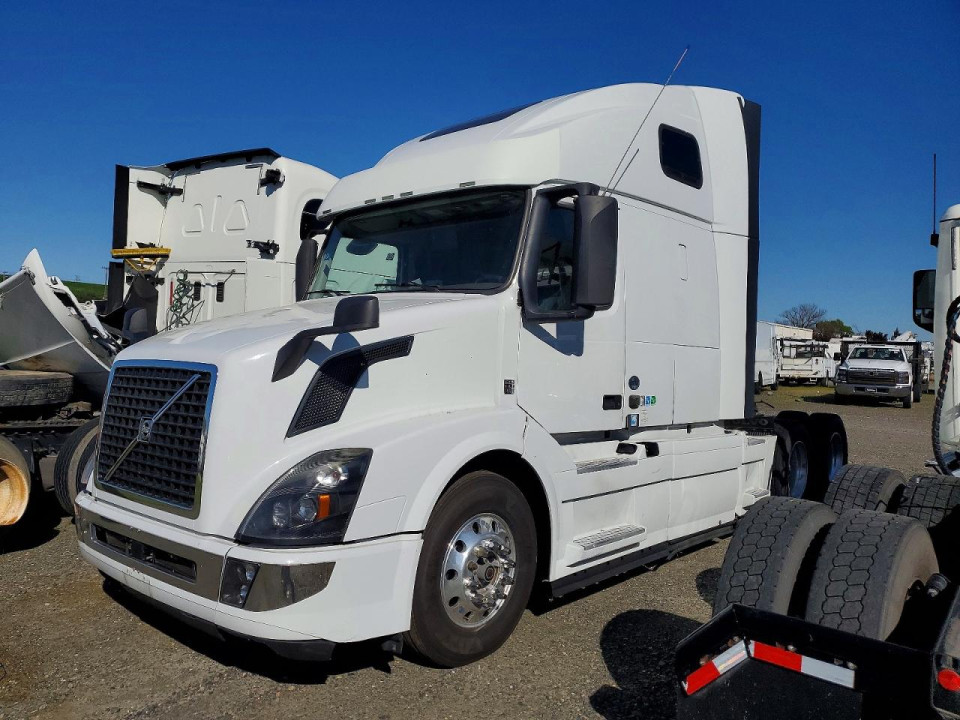 Volvo VNL SEMI TRUCK 2016 — Copart