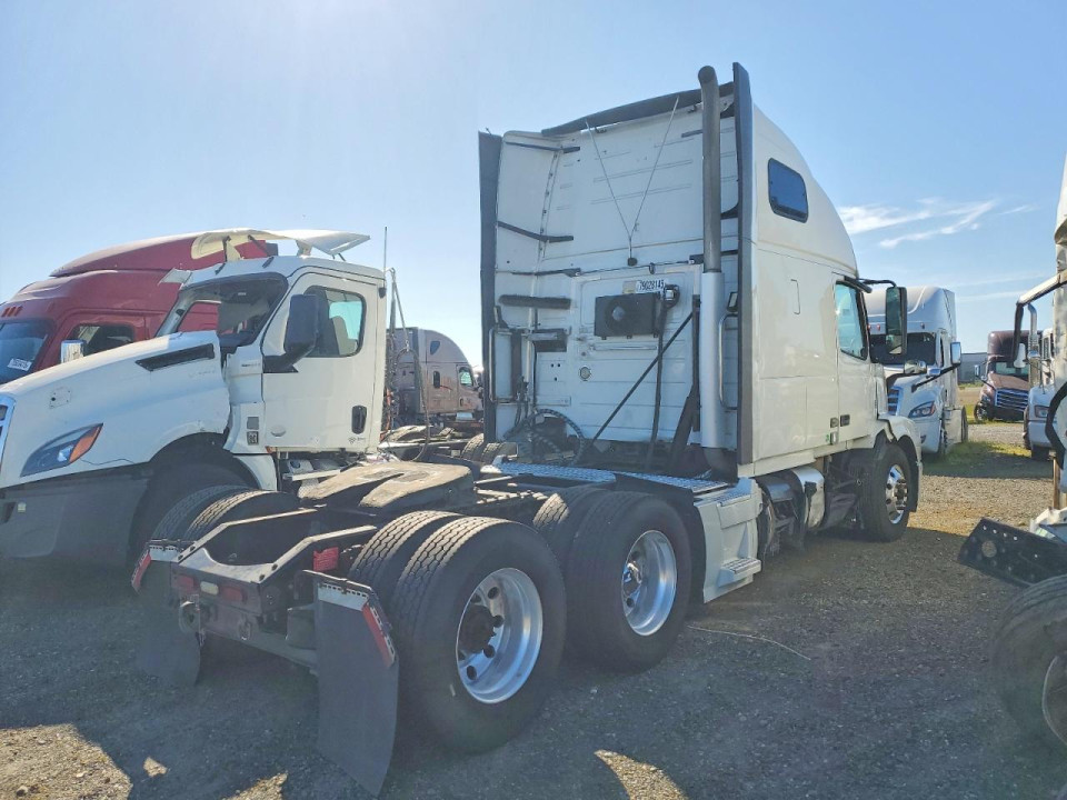 Volvo VNL SEMI TRUCK 2016 — Copart