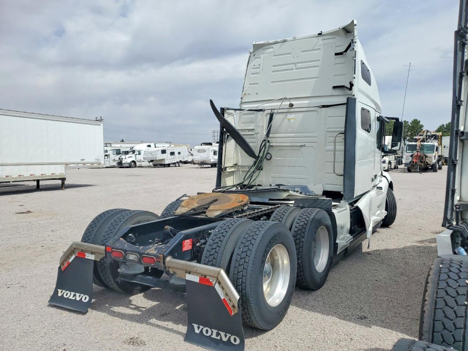 Volvo VNL SEMI TRUCK 2023 — Copart