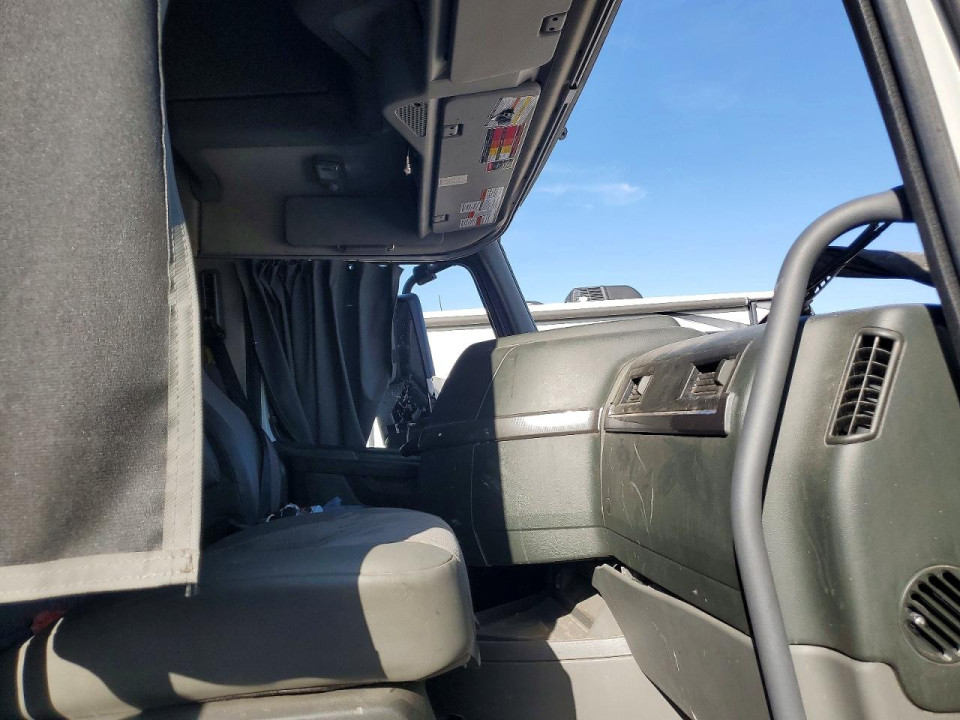 Volvo VNL SEMI TRUCK 2023 — Copart