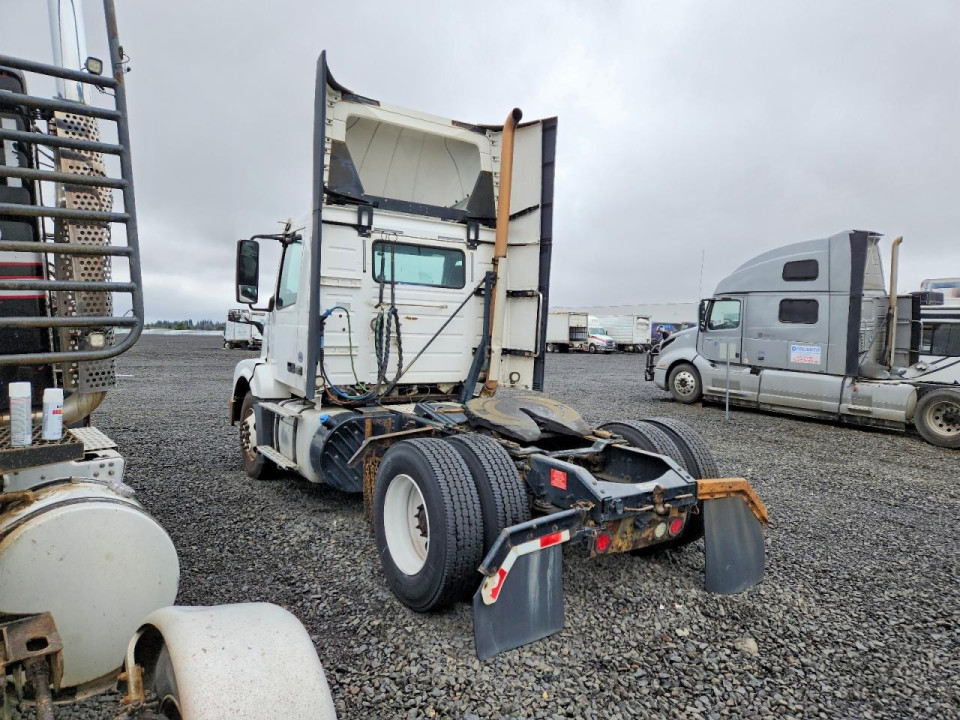 Volvo VNL SEMI TRUCK 2018 — Copart