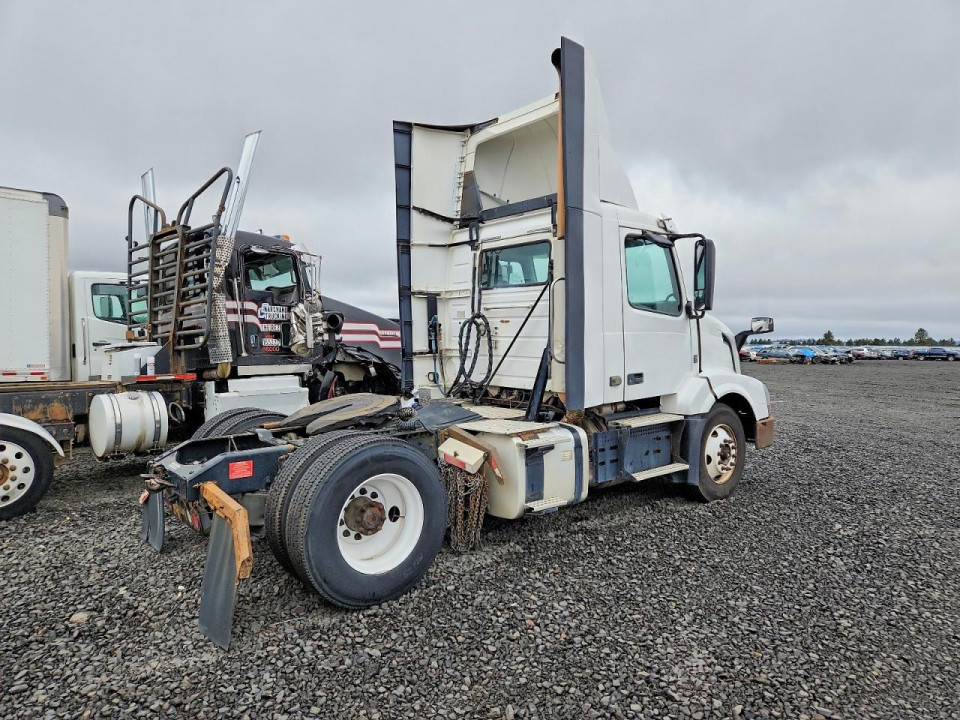 Volvo VNL SEMI TRUCK 2018 — Copart