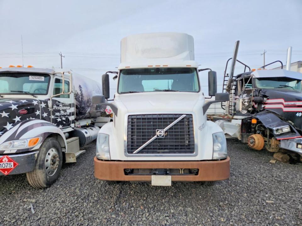 Volvo VNL SEMI TRUCK 2018 — Copart