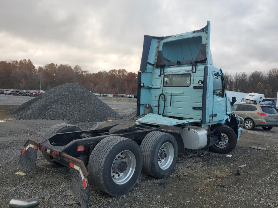 Volvo VNL SEMI TRUCK 2017 из США