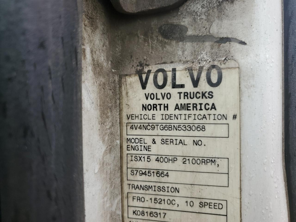 Volvo VNL SEMI TRUCK 2011 — Copart