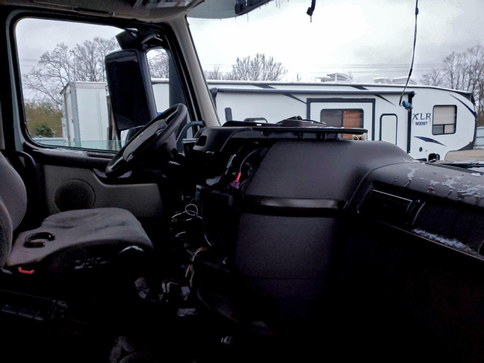 Volvo VNL SEMI TRUCK 2017 — Copart