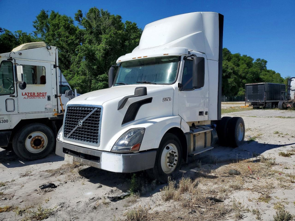 Volvo VNL SEMI TRUCK 2017 — Copart