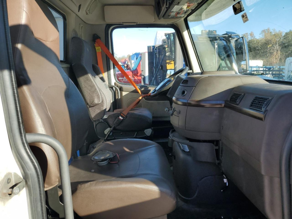 Volvo VNL SEMI TRUCK 2017 — Copart