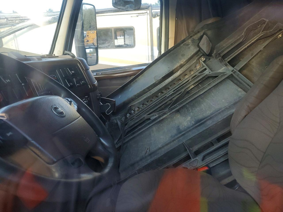 Volvo VNL SEMI TRUCK 2017 — Copart