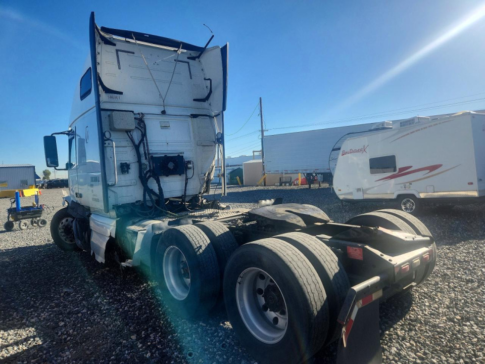 Volvo VNL SEMI TRUCK 2016 — Copart