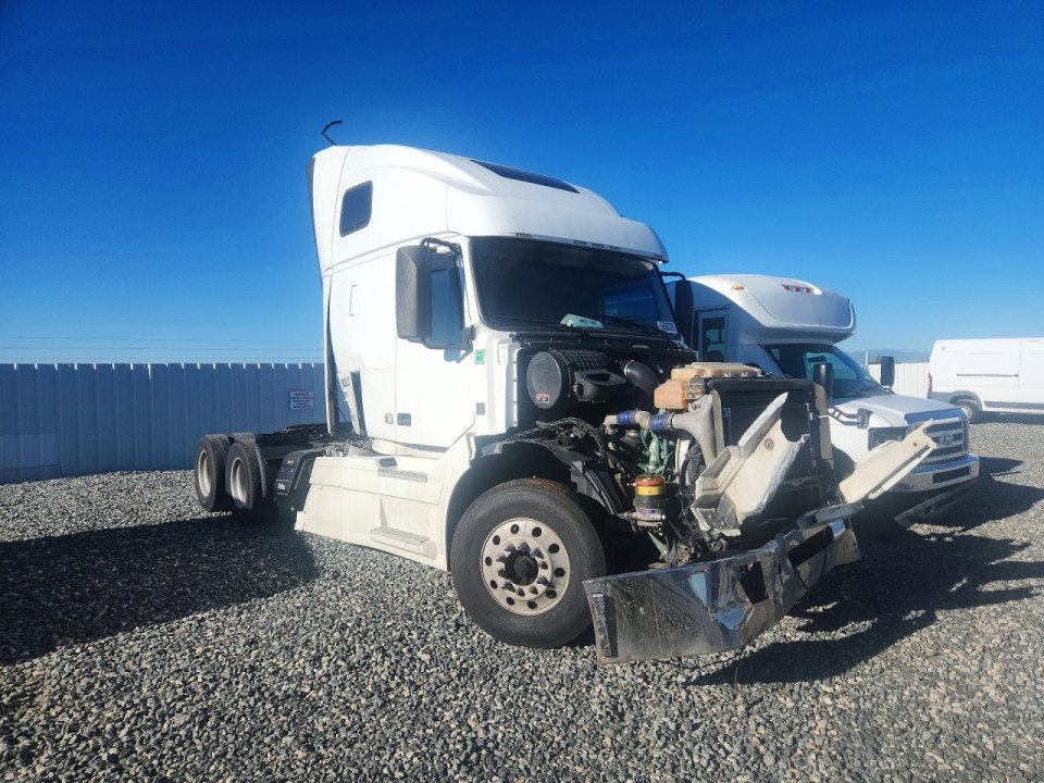 Volvo VNL SEMI TRUCK 2016 — Copart