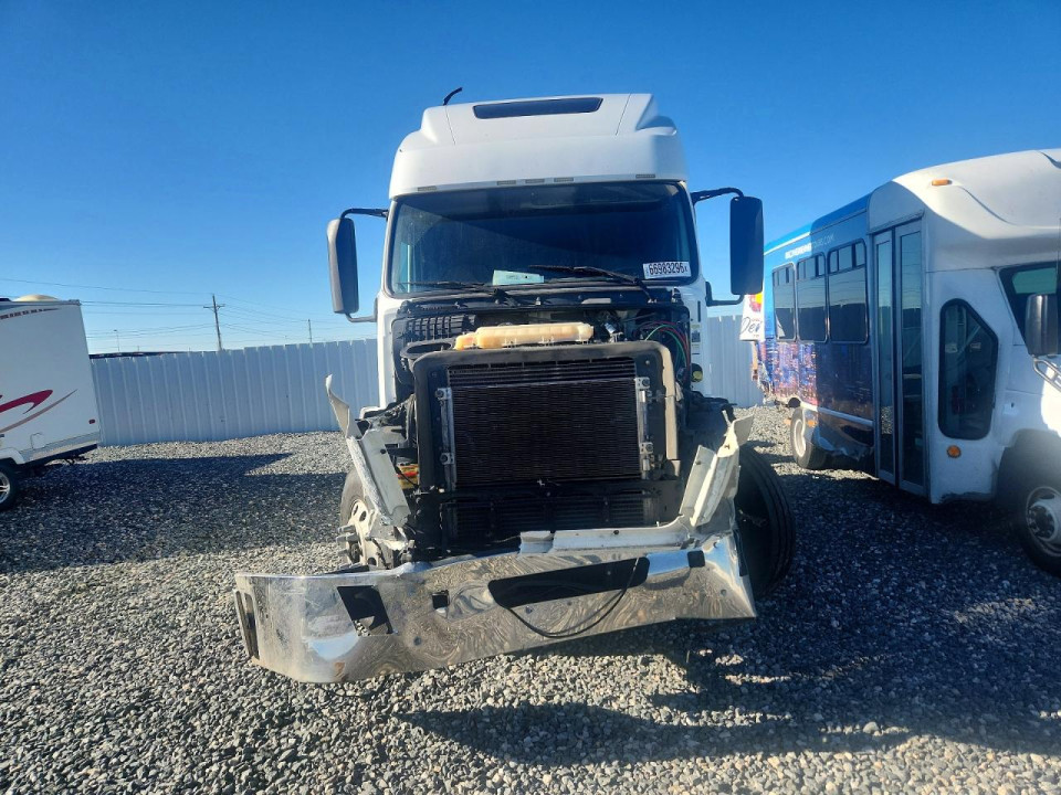 Volvo VNL SEMI TRUCK 2016 — Copart
