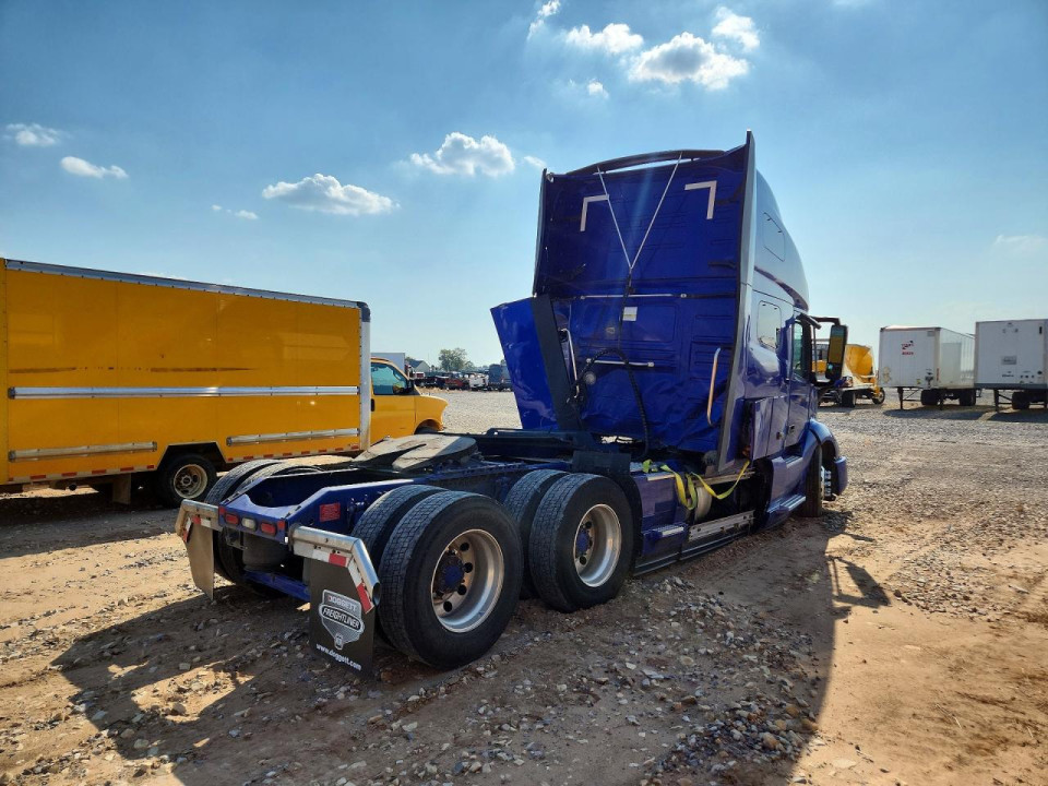 Volvo VNL SEMI TRUCK 2025 — Copart
