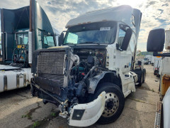 Volvo VNL SEMI TRUCK 2014