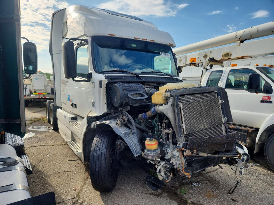 Volvo VNL SEMI TRUCK 2014 — Copart