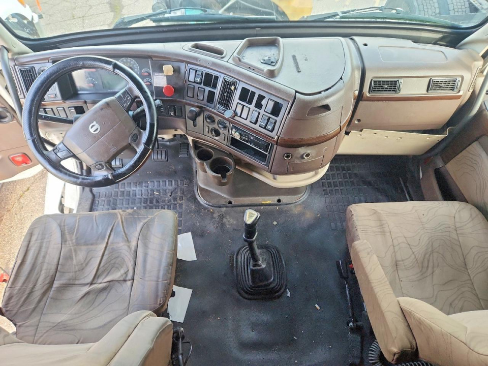 Volvo VNL SEMI TRUCK 2014 — Copart
