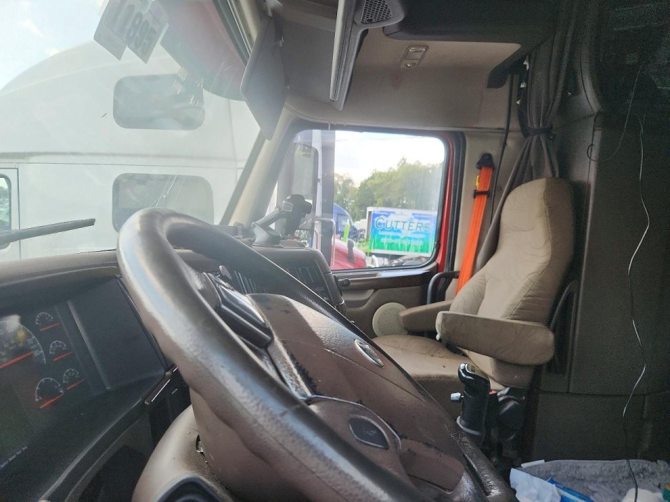 Volvo VNL SEMI TRUCK 2017 — Copart