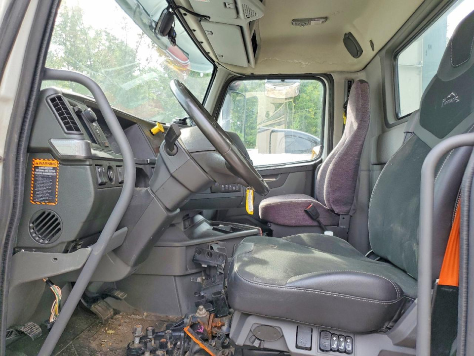 Volvo VNL SEMI TRUCK 2024 — Copart