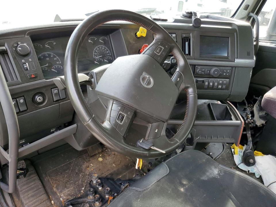 Volvo VNL SEMI TRUCK 2024 — Copart