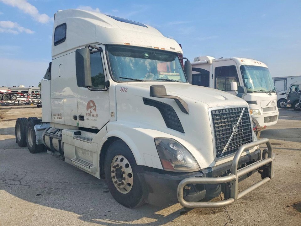 Volvo VNL SEMI TRUCK 2016 — Copart