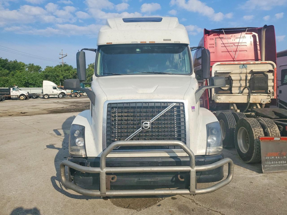 Volvo VNL SEMI TRUCK 2016 — Copart