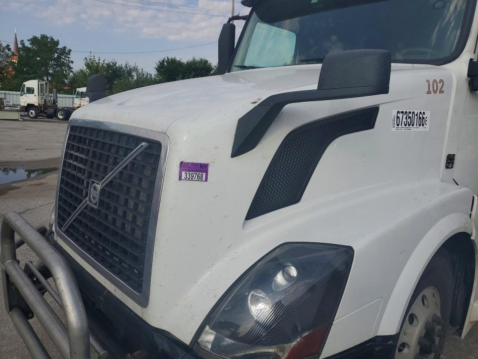 Volvo VNL SEMI TRUCK 2016 — Copart