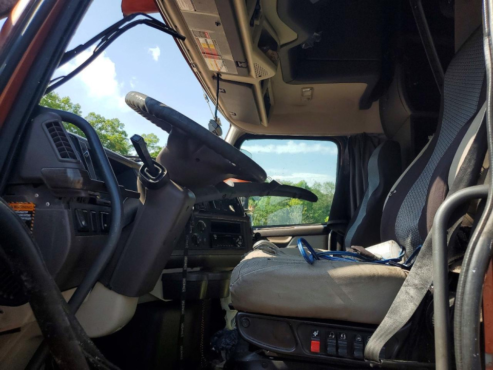 Volvo VNL SEMI TRUCK 2017 — Copart