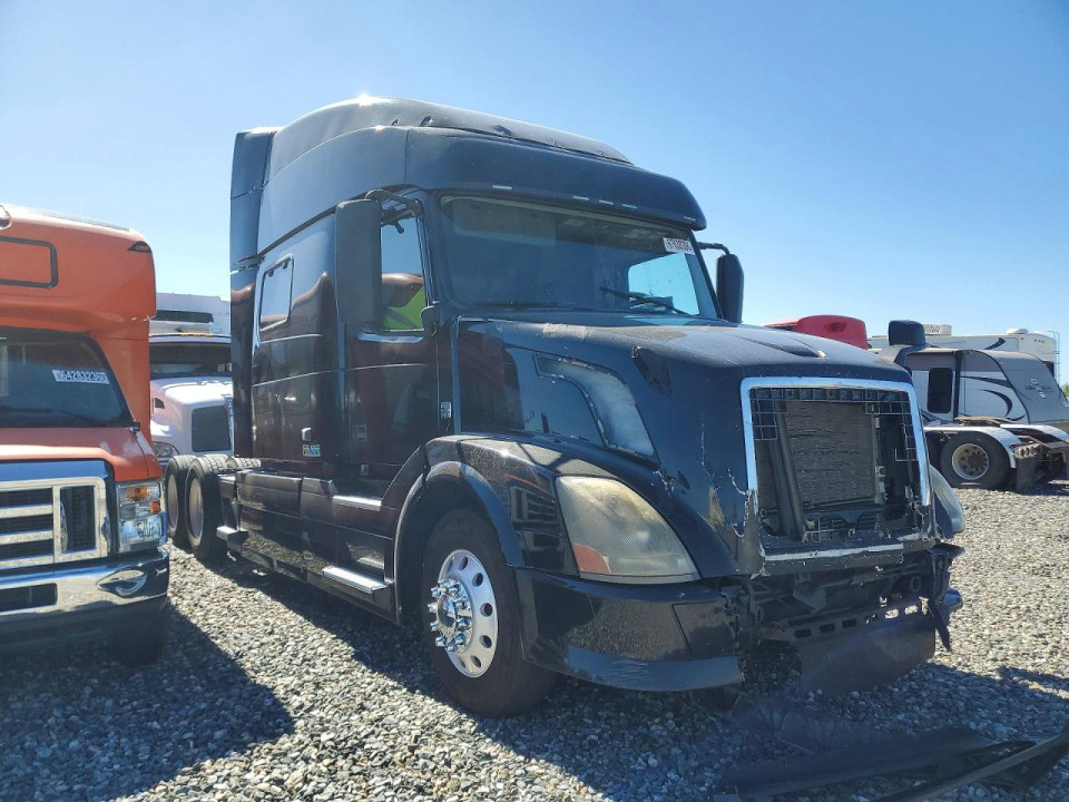 Volvo VNL SEMI TRUCK 2015 — Copart