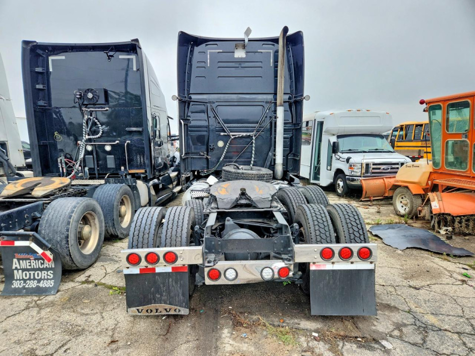 Volvo VNL SEMI TRUCK 2012 — Copart
