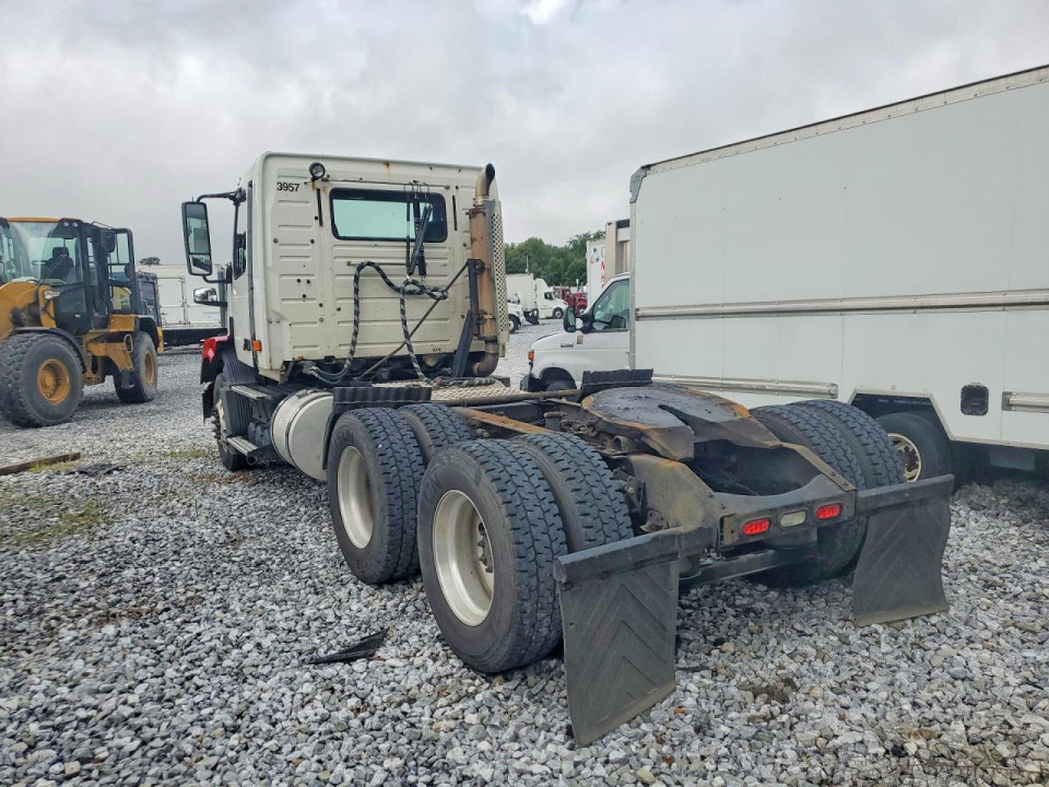 Volvo VNL SEMI TRUCK 2005 — Copart