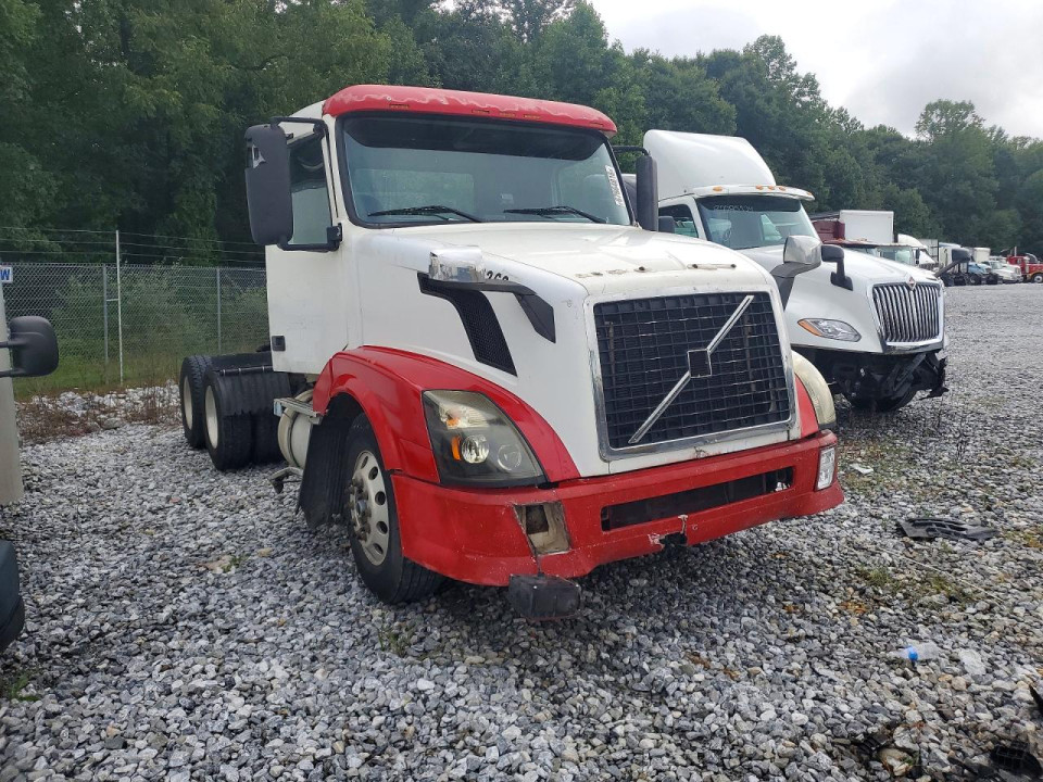 Volvo VNL SEMI TRUCK 2005 — Copart