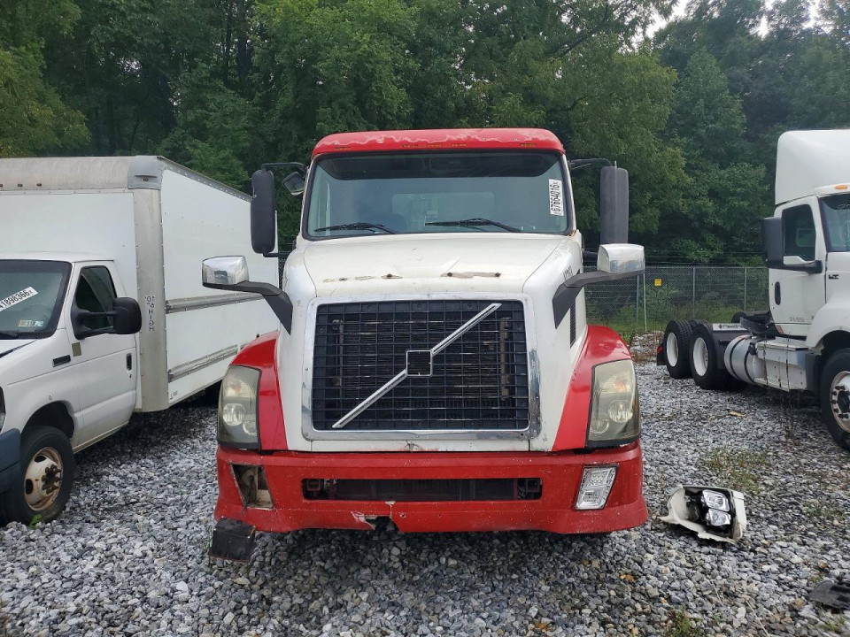 Volvo VNL SEMI TRUCK 2005 — Copart