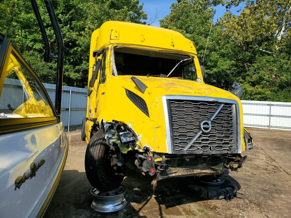 Volvo VNL SEMI TRUCK 2024 — Copart
