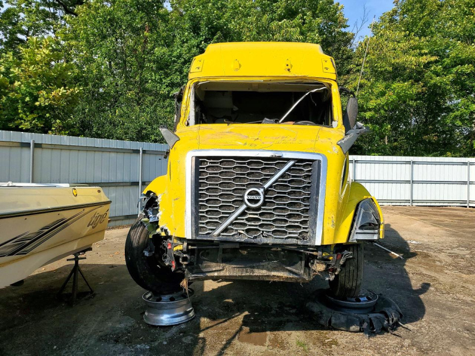 Volvo VNL SEMI TRUCK 2024 — Copart